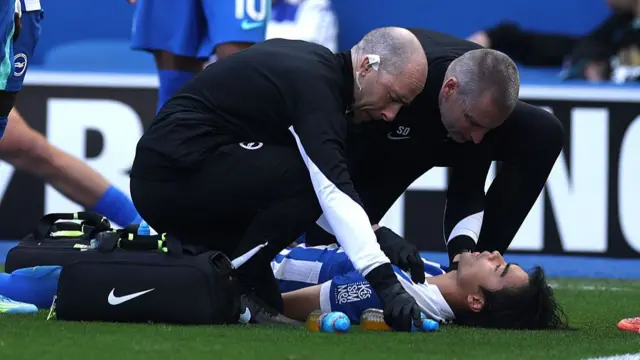 Kaoru Mitoma injured during Brighton's match against Wolves