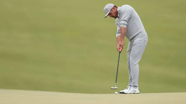Bryson DeChambeau putting