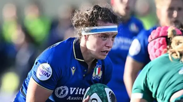 Valeria Fedrighi carries the ball for Italy against Ireland