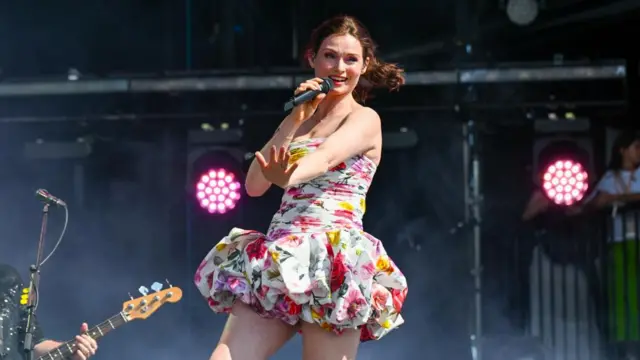 Sophie Ellis Bextor in a flora dress, on stage.