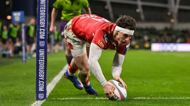 Tom Rogers scores for Scarlets at Leinster