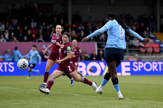 Khadija Shaw scores for Man City