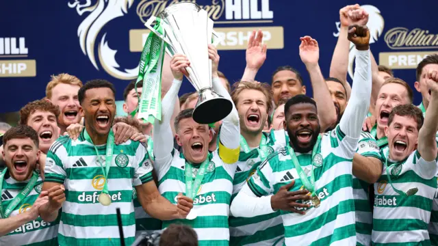 Celtic lift trophy