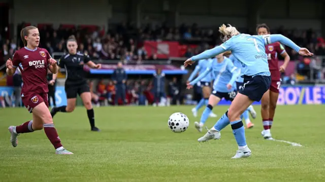 Laura Coombs scores