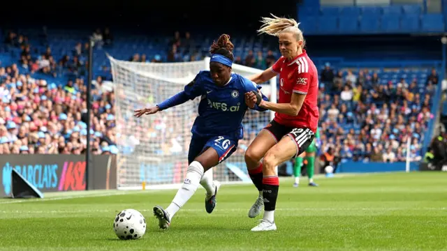 Kadeisha Buchanan tangles with Fridolina Rolfo
