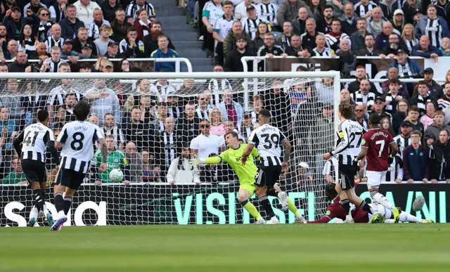 ick Woltemade of Newcastle United scores his team's first goal past Mads Hermansen of West Ham United during the Premier League match between Newcastle United and West Ham United