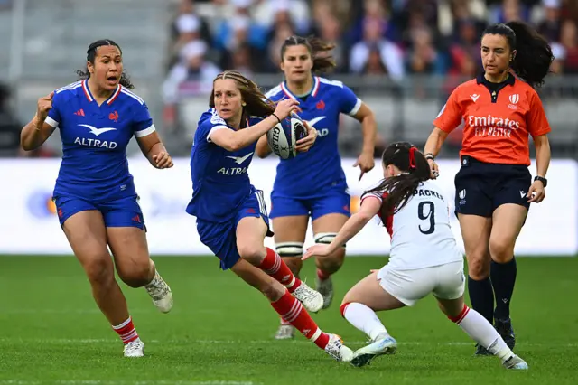 Pauline Bourdon Sansus scoring a try