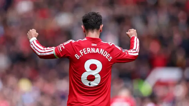 Fernandes celebrates