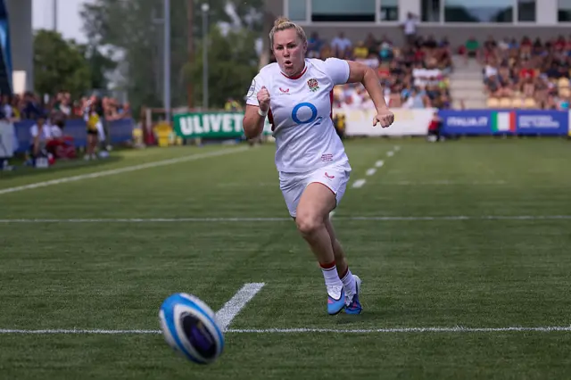 Marlie Packer scoring a try