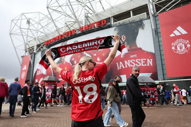 Man Utd fan with Casemiro shirt