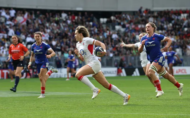 Ellie Kildunne try