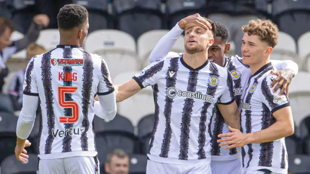 St Mirren players