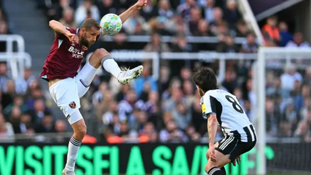 Tomas Soucek (L) controls the ball during the English Premier League football match between Newcastle United and West Ham United at St James' Park in Newcastle-upon-Tyne, north east England