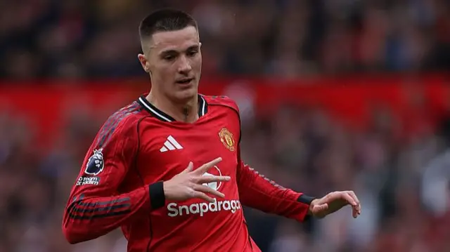 Benjamin Sesko in Man Utd's red kit