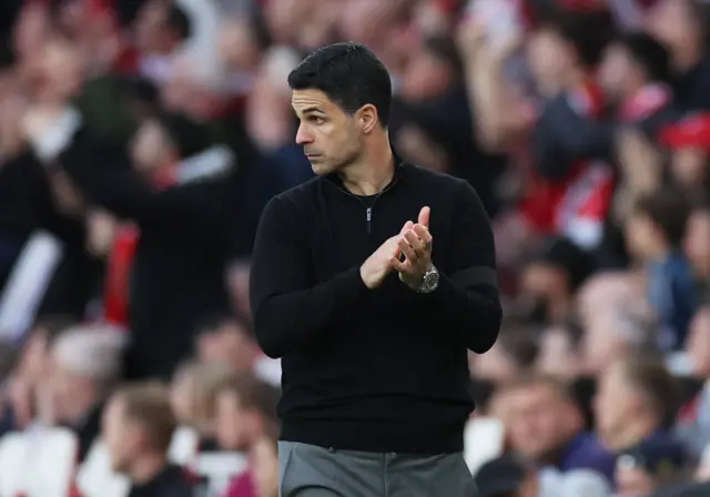 Arteta claps his players