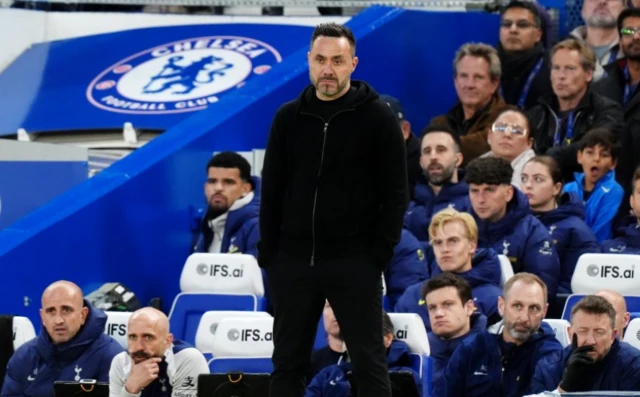 Tottenham Hotspur manager Roberto De Zerbi on the touchline