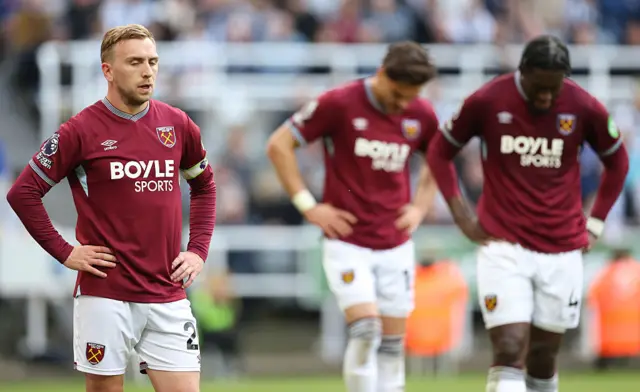 Jarrod Bowen and West Ham players with their heads down