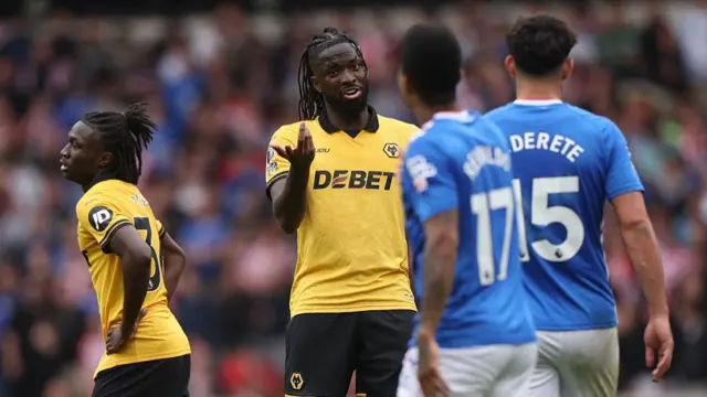 Tolu Arokodare of Wolverhampton Wanderers reacts