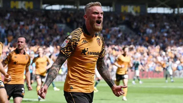 Oli McBurnie celebrates for Hull