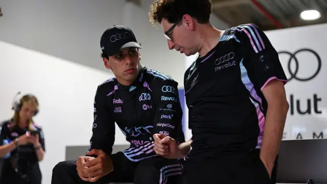 Gabriel Bortoleto Audi Team Principal Mattia Binotto, talk in the garage