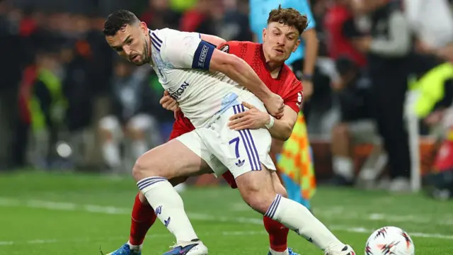John McGinn of Aston Villa competes with Philipp Treu