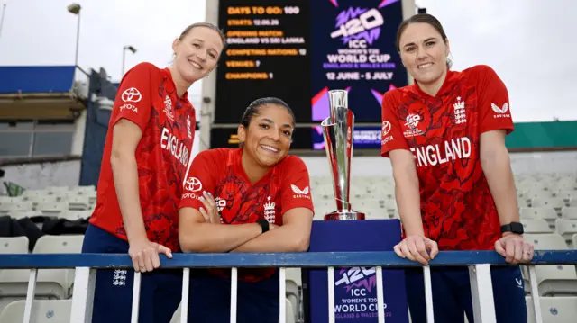 Lauren Filer, Sophia Dunkley and Nat Sciver-Brunt pose with the World Cup trophy