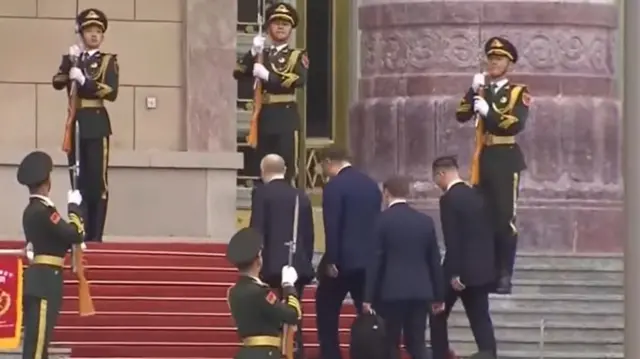 Putin and Xi walk up stairs