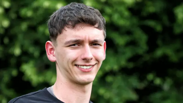 Lloyd Wolfe o Gaerdydd oedd enillydd Medal y Dysgwyr yn 2025
