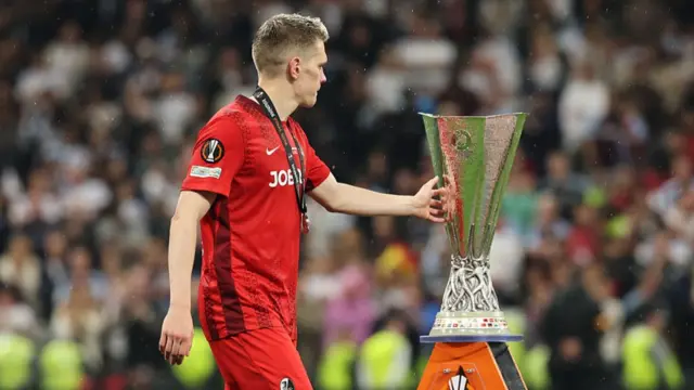 Matthias Ginter of Sport-Club Freiburg touches the UEFA Europa League