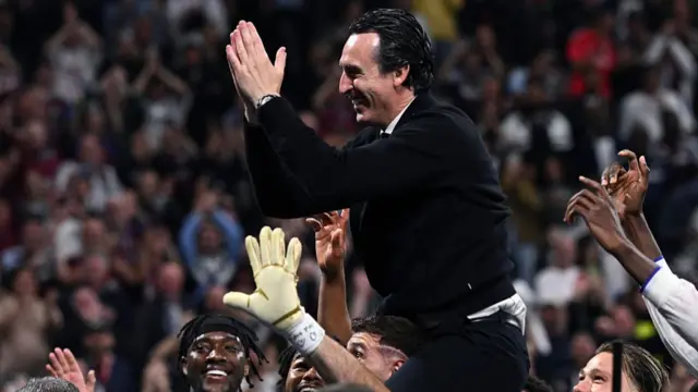 Unai Emery of Aston Villa celebrates