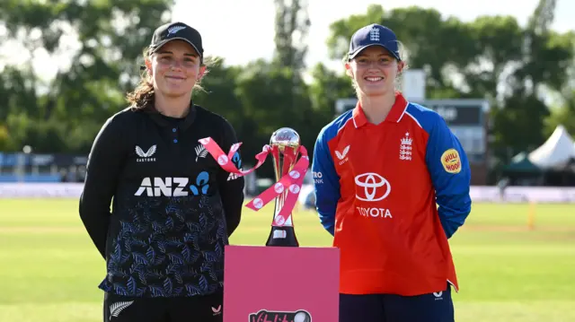 Melie Kerr and Charlie Dean pose with the series trophy