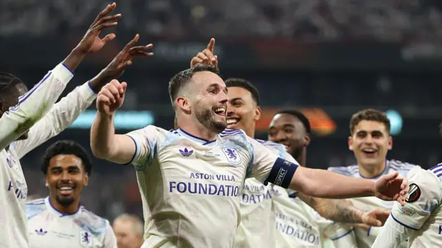 John McGinn of Aston Villa celebrates with teammates