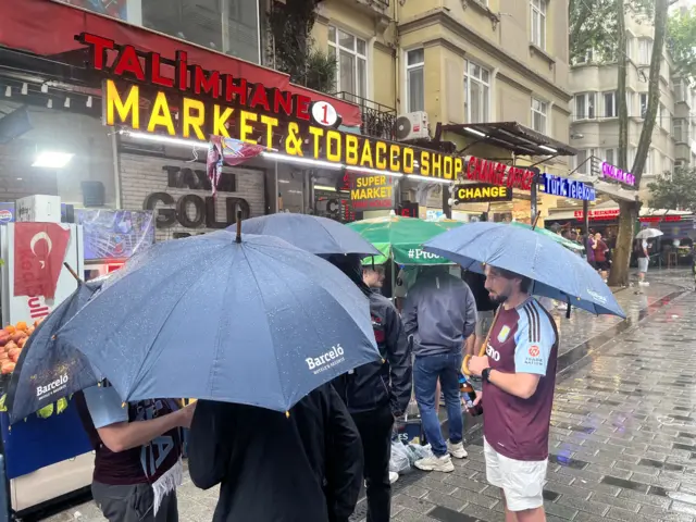 Villa fans