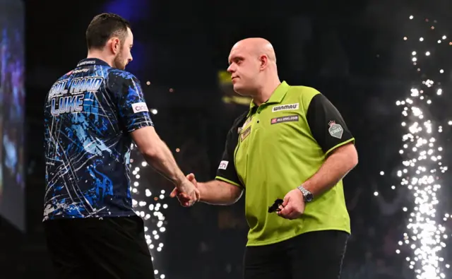 Luke Humphries (left) and Michael van Gerwen