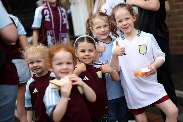 Villa fans