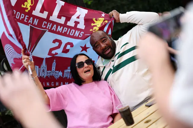 Villa fans