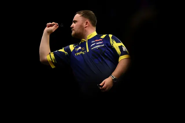 Luke Littler throwing dart