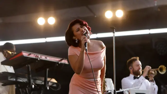 Raye preforming at Radio 1's Big Weekend in 2023