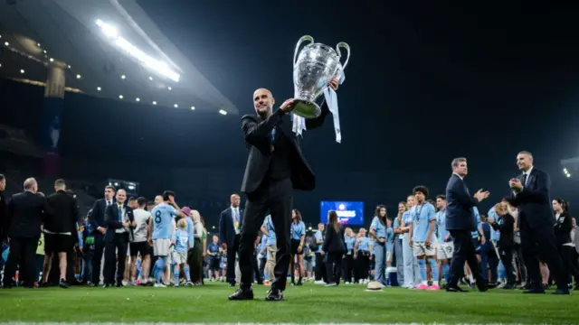 Pep Guardiola of Manchester celebrates victory with the trophy after the UEFA Champions League 2022/23 final