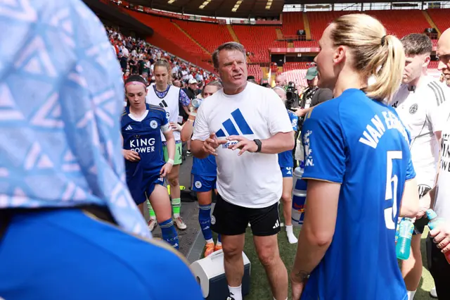 Passmoor addresses his players in the huddle