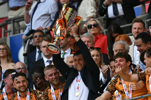 Sergej Jakirovic lifts the trophy