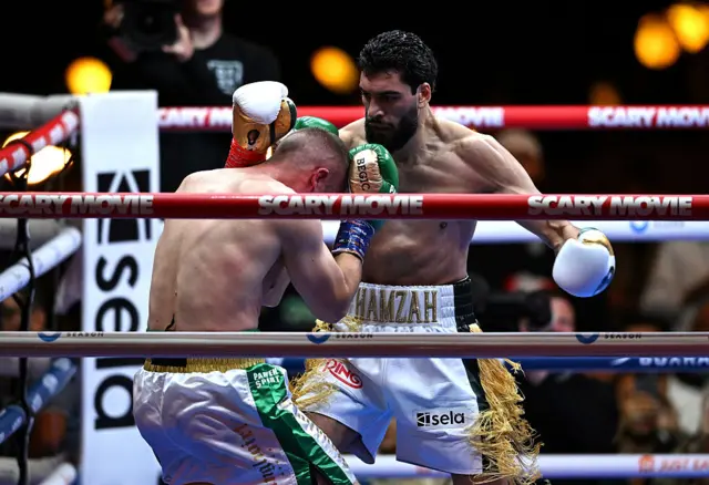 Hamzah Sheeraz punches Alem Begic
