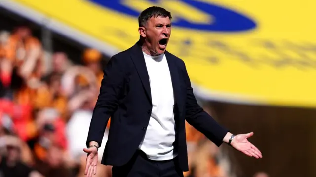 Hull City manager Sergej Jakirovic reacts on the touchline