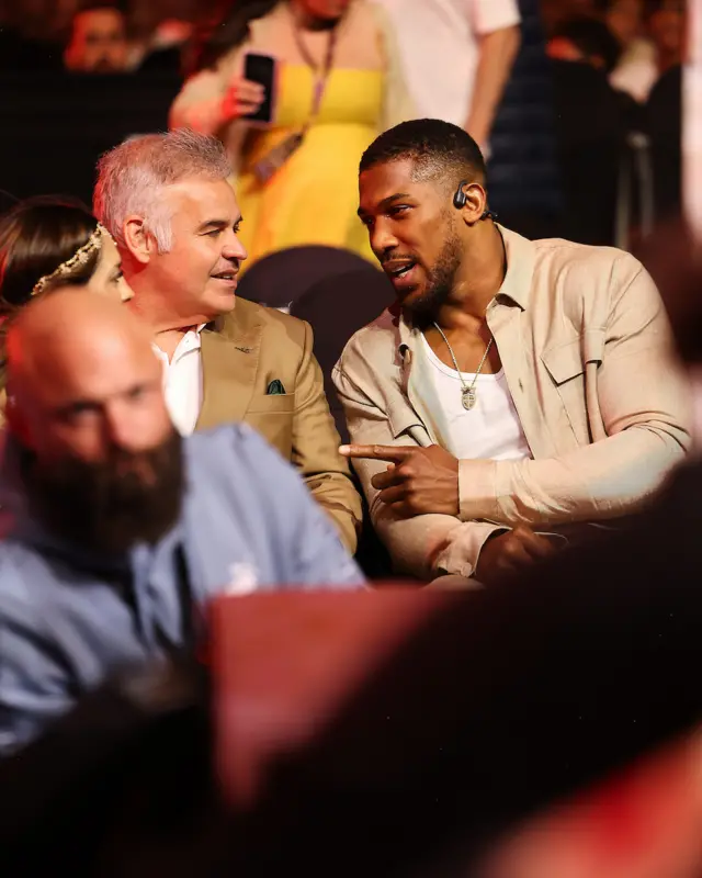 Anthony Joshua in ringside in Egypt