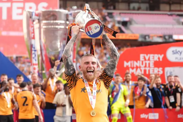 Oli McBurnie lifts the trophy