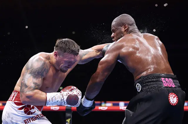 Oleksandr Usyk punching Daniel Dubois