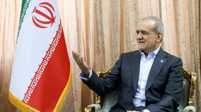 ranian President Masoud Pezeshkian meets with chief of Defence Forces of Pakistan, Field Marshal Asim Munir, in Tehran, Iran, May 23, 202