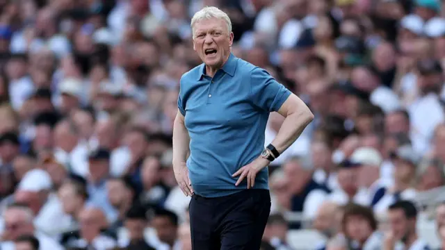 David Moyes, Manager of Everton, reacts during the Premier League match between Tottenham Hotspur and Everton