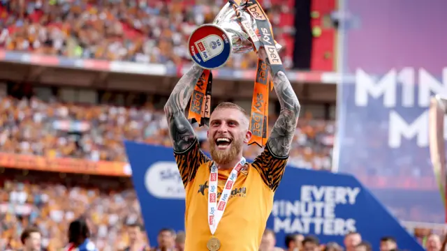 Oli McBurnie lifts the Championship play-off trophy