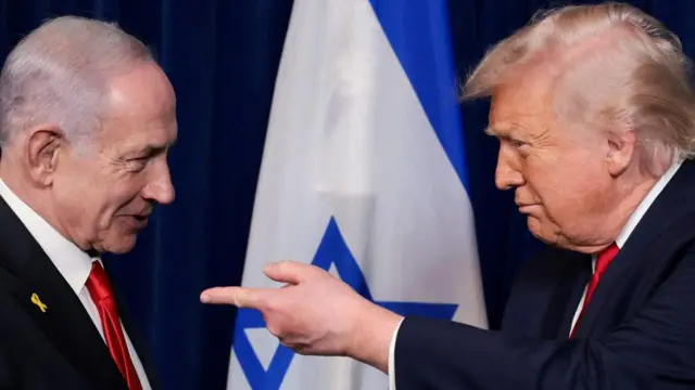 President Trump pointing at Prime Minister Netanyahu in front of an Israeli flag